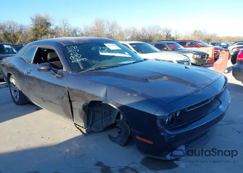2017 Dodge Challenger Sxt z USA, uszkodzony, nr VIN 2C3CDZAG2HH568635